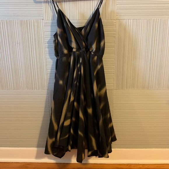Dresses & Skirts - Black & Tan Cocktail Dress